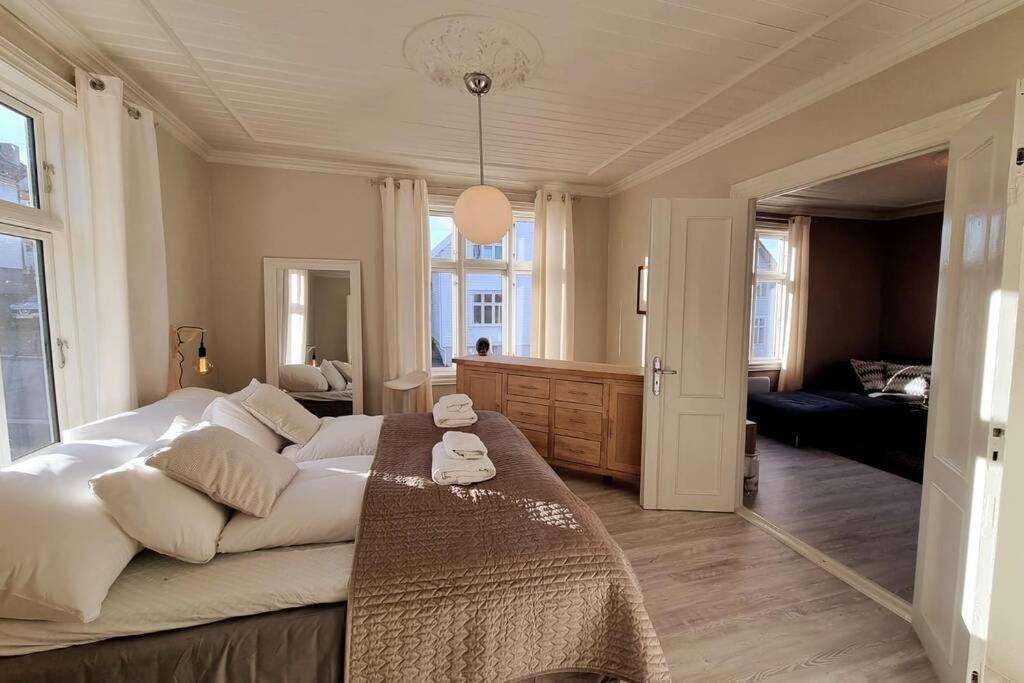 Modern And 2 Bedroom W/king Beds + Free Parking Stavanger