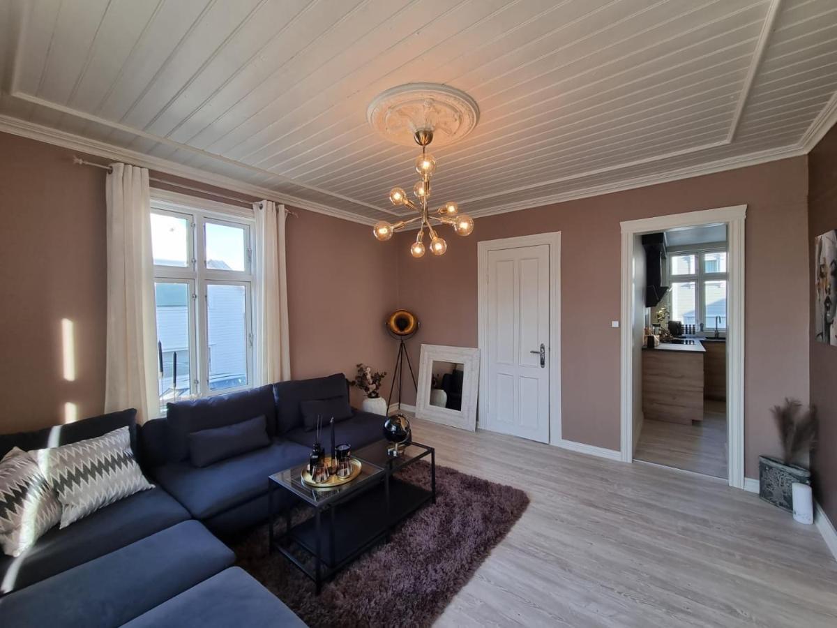 Modern And 2 Bedroom W/king Beds + Free Parking *