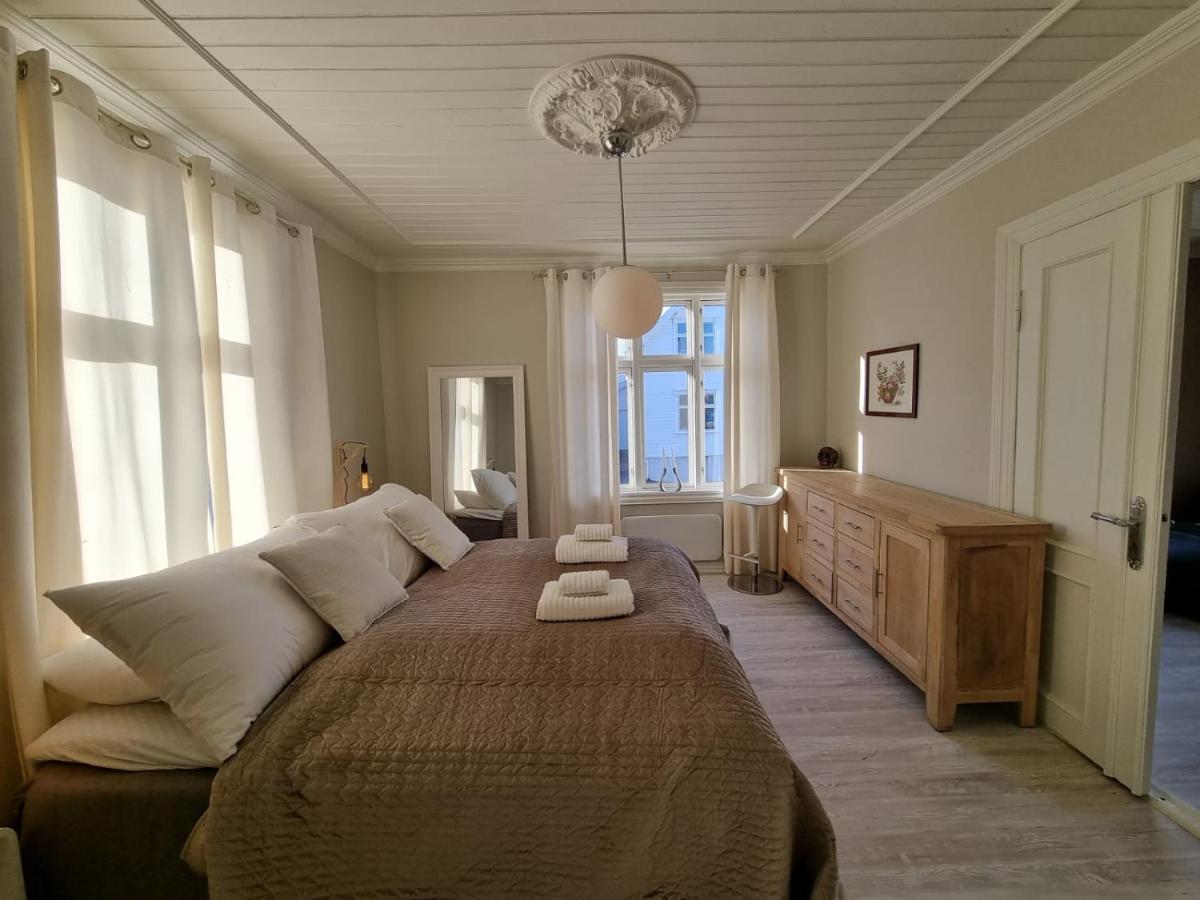 Modern And 2 Bedroom W/king Beds + Free Parking Apartamento *