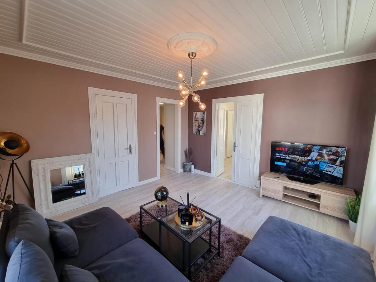Modern And 2 Bedroom W/king Beds + Free Parking Apartamento