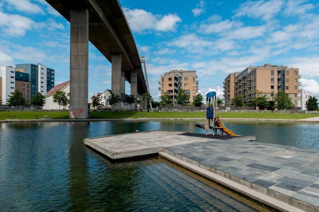 Apartamento Modern And 2 Bedroom W/king Beds + Free Parking